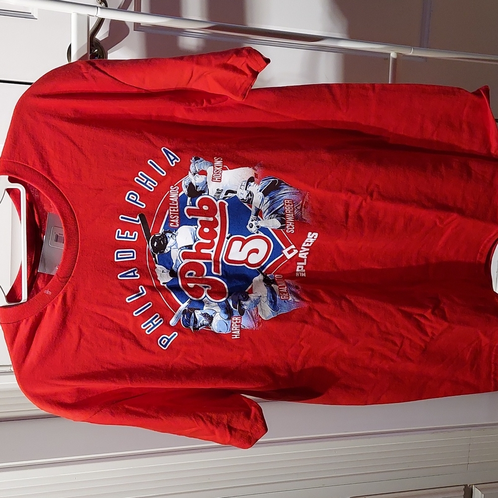 PHILADELPHIA PHILLIES MLB TSHIRT Adult size L